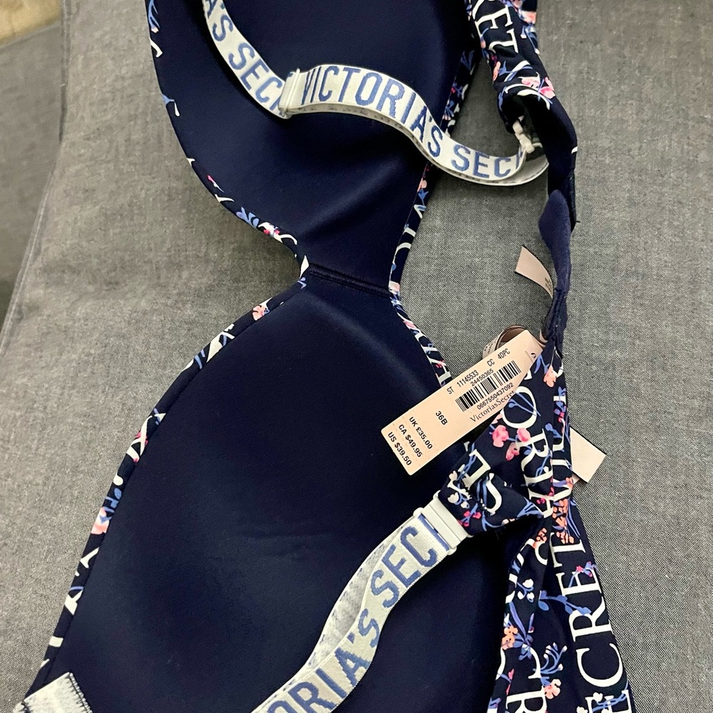 🌷Brand New Wireless Push Up Bra Victoria's Secret Blue and Pink Text Pattern Bra - Picture 6 of 7